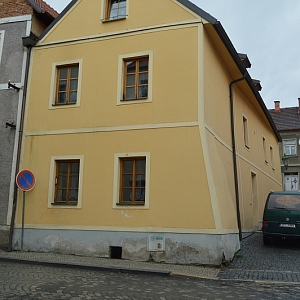 Měšťanský dům čp. 21 je nemovitou kulturní památkou města Horšovský Týn.