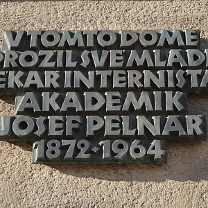 Domažlice - pamětní deska Josefa Pelnáře