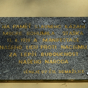 Domažlice - pamětní deska kázání Msgre. Bohumila Staška