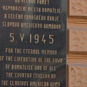 Domažlice - pamětní deska osvobození Domažlic