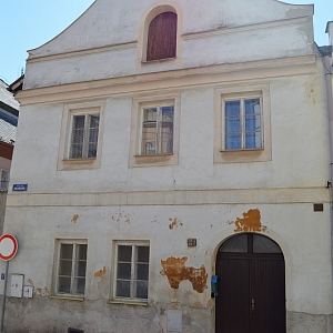 Měšťanský dům čp. 81 je nemovitou kulturní památkou města Domažlice.