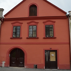 Měšťanský dům čp. 86 je nemovitou kulturní památkou města Domažlice.