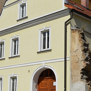 Měšťanský dům čp. 2 je nemovitou kulturní památkou města Domažlice.