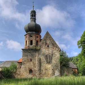 Pivoň - klášter augustiniánů s kostelem Zvěstování Panny Marie