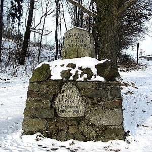 Podzámčí - pomník padlých