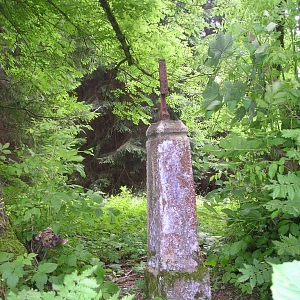 Horní Huť - torzo kříže u cesty směrem na bývalou Hraničnou.